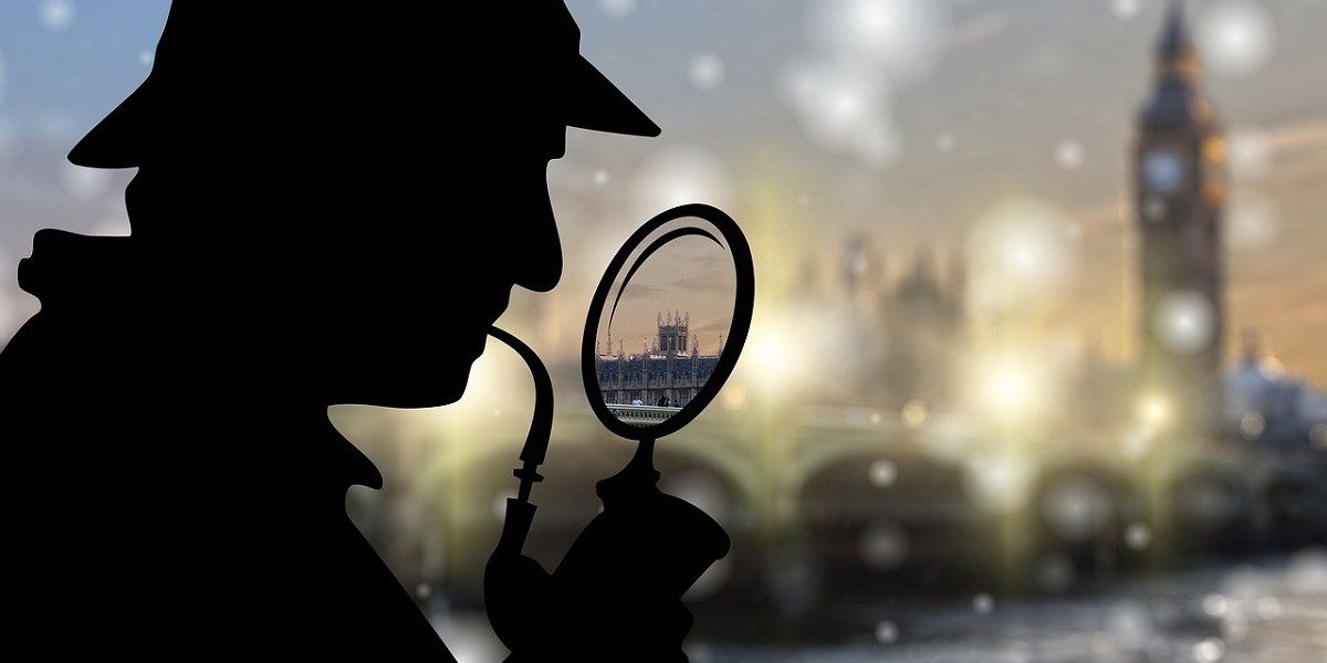 Silhouette of Sherlock Holmes in a deerstalker with a pipe, holding a magnifying glass, against the London skyline
