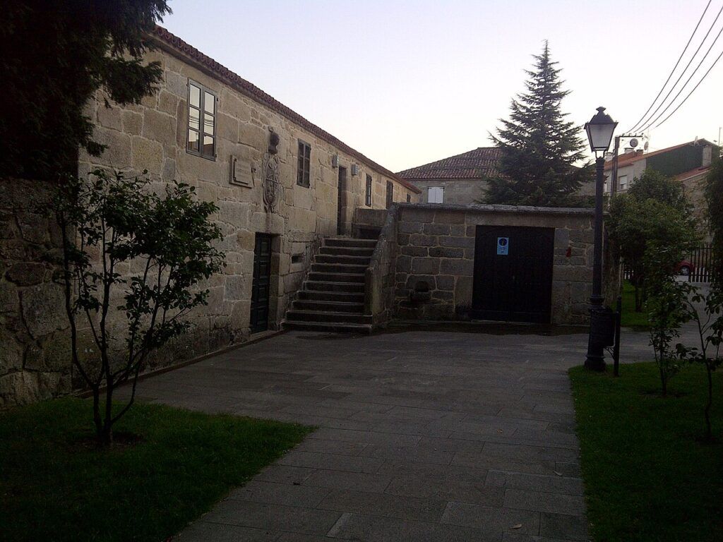 Pazo del Cuadrante en Vilanova de Arousa, casona de piedra con escalera exterior, hoy Casa-Museo Valle-Inclán
