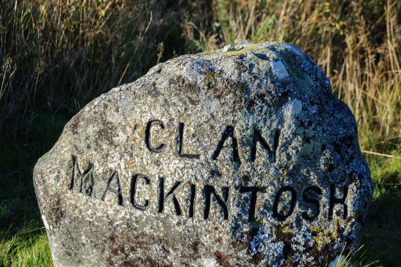 Lápida del clan Fraser en el campo de batalla de Culloden, escenario de Outlander