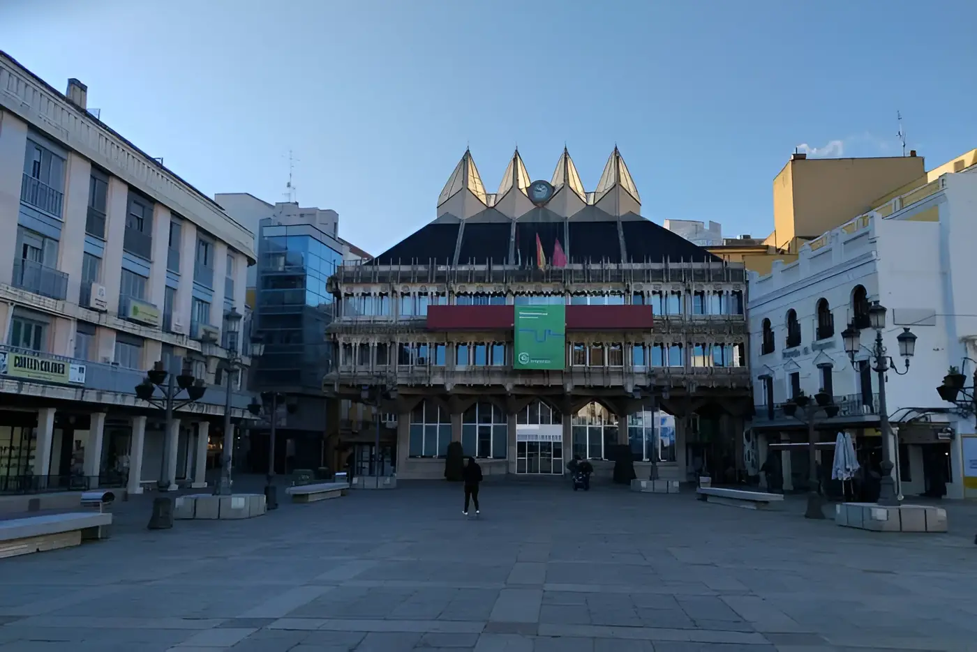 Plaza Mayor de Ciudad Real con el edificio del Ayuntamiento al fondo